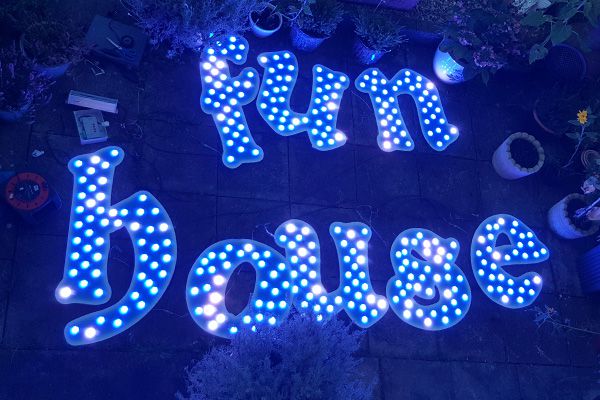 拉斯维加斯9888照明的娱光灯用在英国游乐装备展示